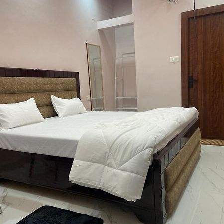 Hotel Nirmal Niwas Waranasi Zewnętrze zdjęcie