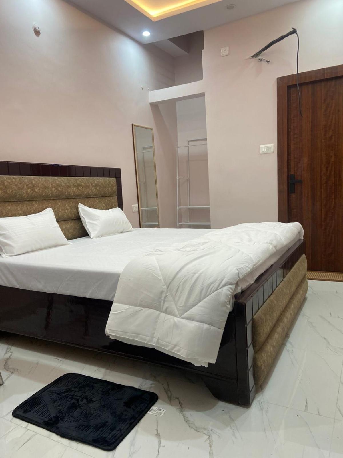 Hotel Nirmal Niwas Waranasi Zewnętrze zdjęcie
