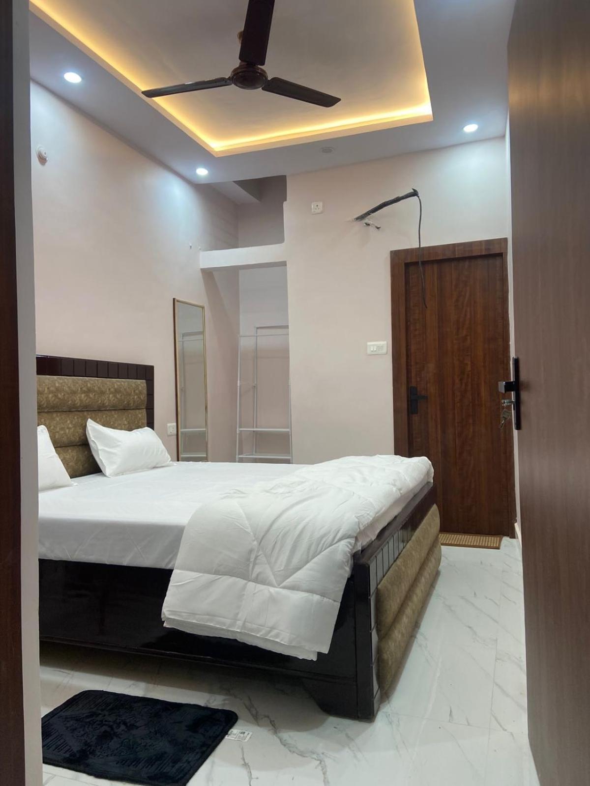 Hotel Nirmal Niwas Waranasi Zewnętrze zdjęcie