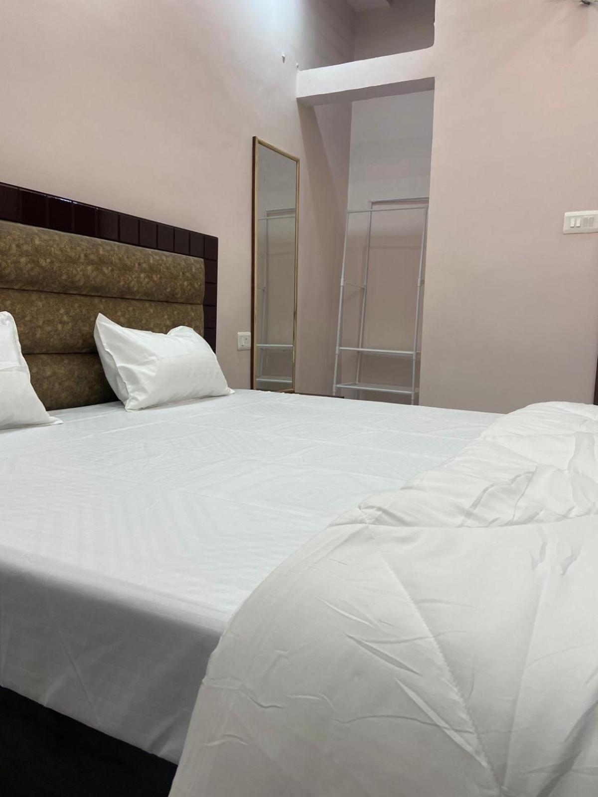 Hotel Nirmal Niwas Waranasi Zewnętrze zdjęcie